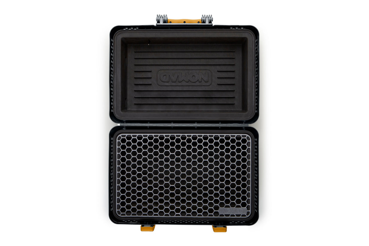 NOMAD Grill & Smoker